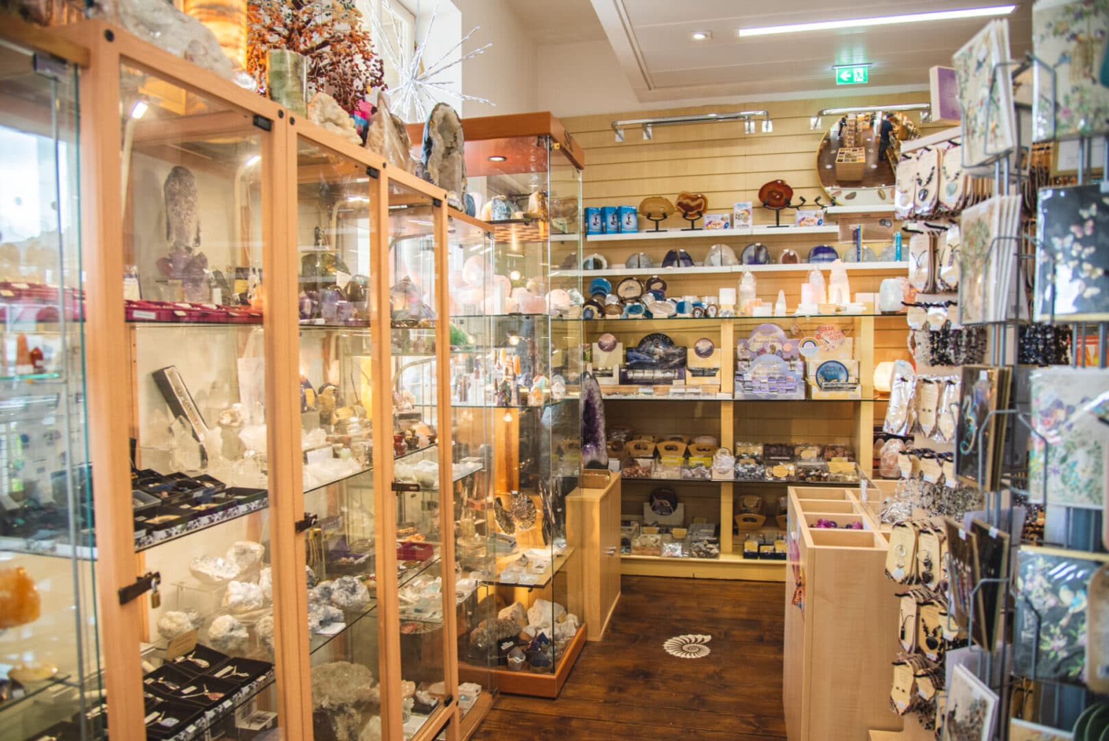 Funkelnde Momente im Kristall Shop erleben