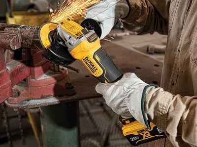 Wo ist der beste DeWalt Händler in der Nähe für Profiausstattung?