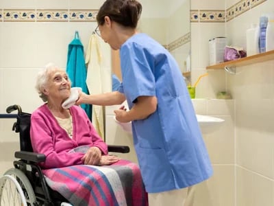 So finden Sie erfahrene Berufsbetreuer für die Seniorenbetreuung bei Ihnen zu Hause